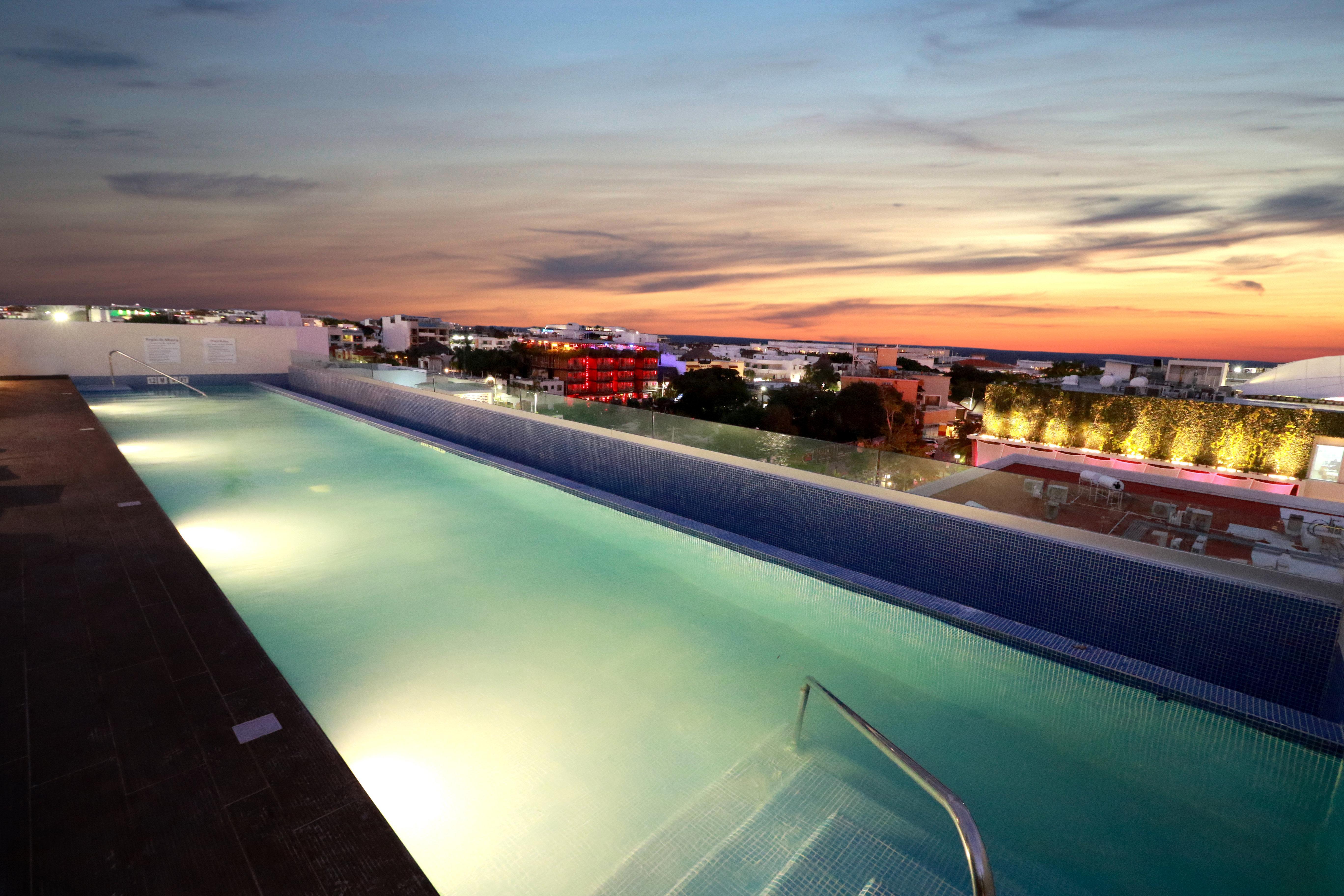 Holiday Inn Express & Suites - Playa Del Carmen, An Ihg Hotel Exterior photo